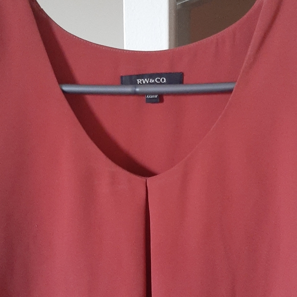 RW & Co Top - Picture 2 of 3